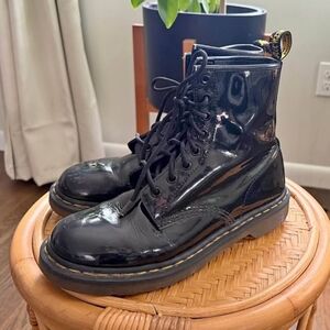 FREE SHIPPING Dr. Martens 1460 Patent Leather Lace Up Boots Black Women’s Size 8